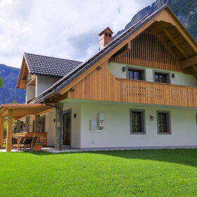 Villa exterior in Ukanc near Lake Bohinj – Privillage Stare – B&B, Villa and Chalet Resort
