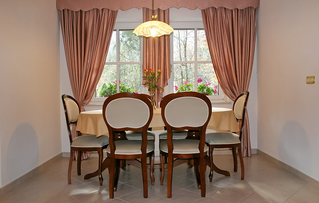 Elegant dining room in the Luxury Alpine Villa at Privillage Stare – B&B, Villa and Chalet Resort near Lake Bohinj in Triglav National Park.